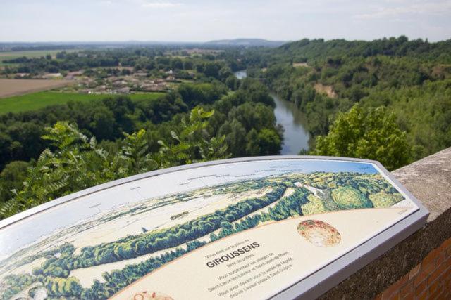 ¨Gite Du Cafe Suquet Giroussens Экстерьер фото